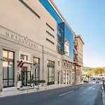 Отель Luxe 4*