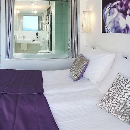 Luxe Hotel 4*