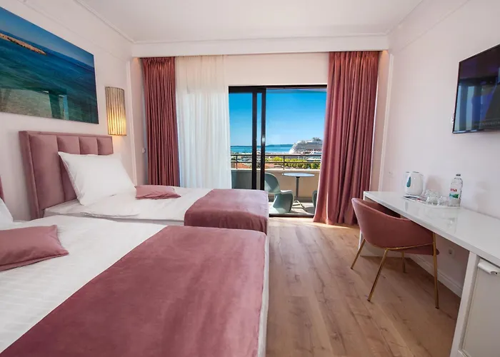 Luxe Hotel 4*