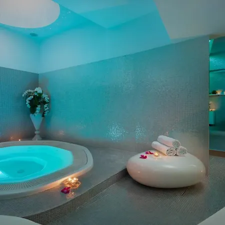 Luxe Hotel 4*